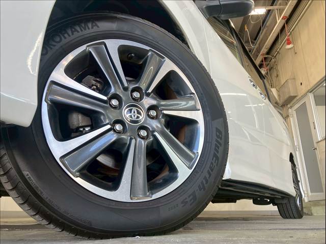 Toyota Voxy 9