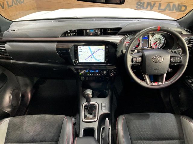 Toyota Hilux 2