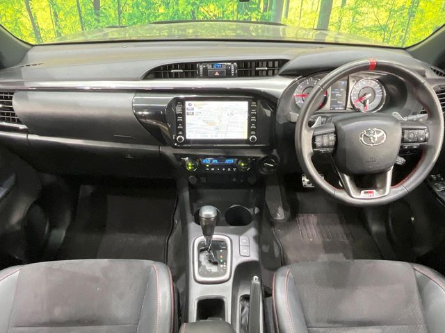 Toyota Hilux 2