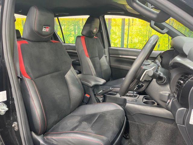 Toyota Hilux 8