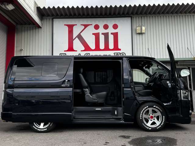 Toyota Hiace Van 11