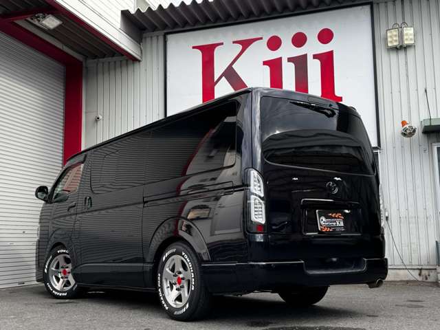 Toyota Hiace Van 12