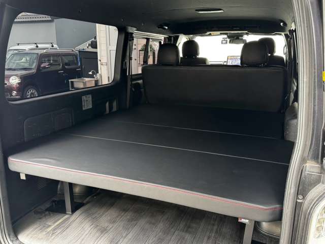 Toyota Hiace Van 4