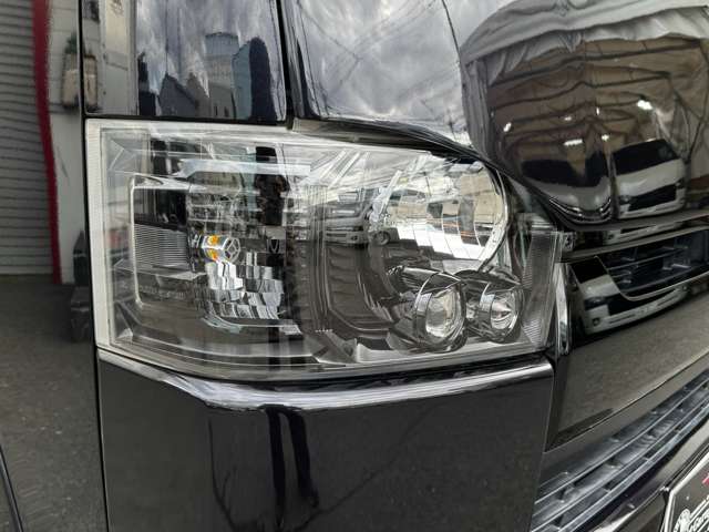 Toyota Hiace Van 8
