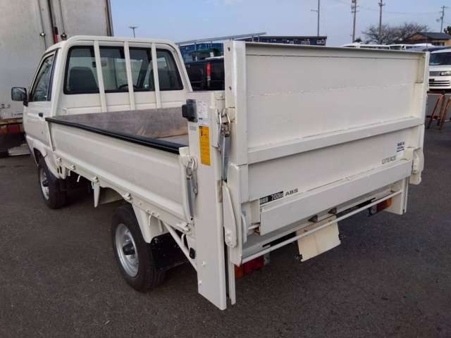 Toyota Light Ace Truck 2