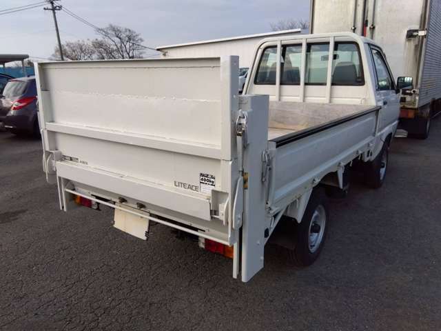 Toyota Light Ace Truck 4