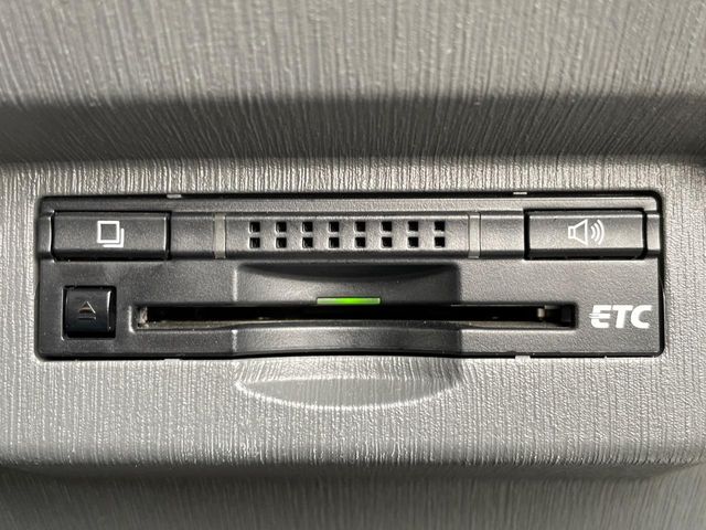 Toyota Prius α 8