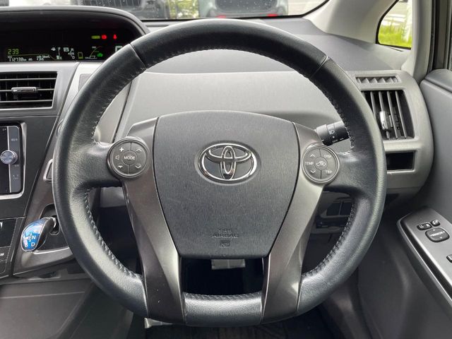 Toyota Prius α 9