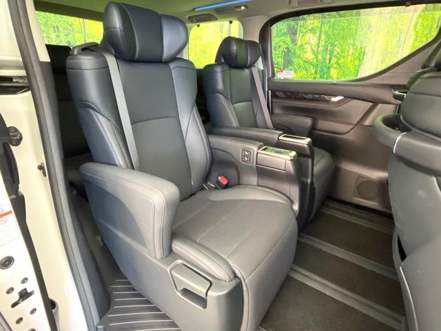 Toyota Alphard 9