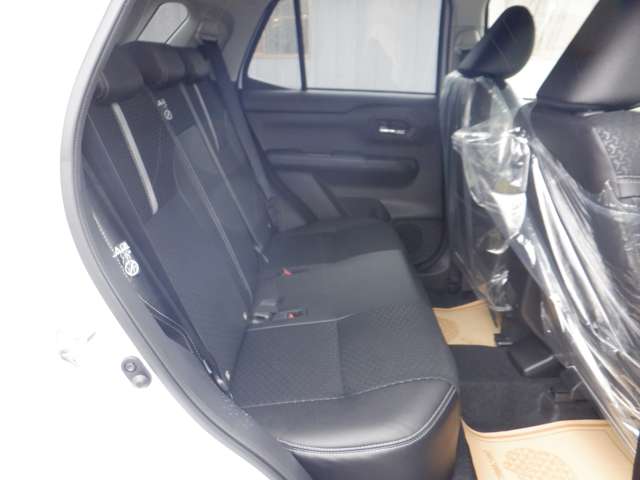 Daihatsu Rocky 11