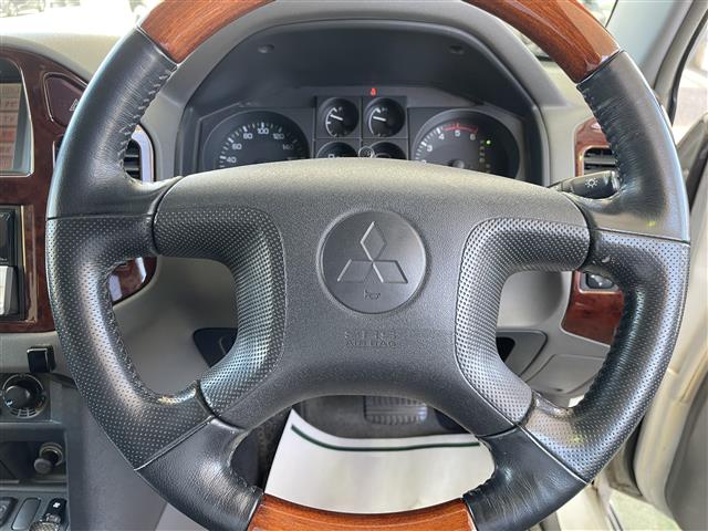 Mitsubishi Pajero 8