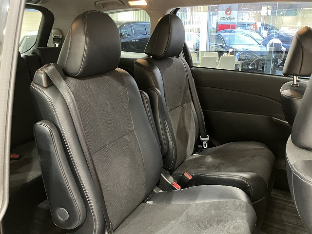 Toyota Estima 8