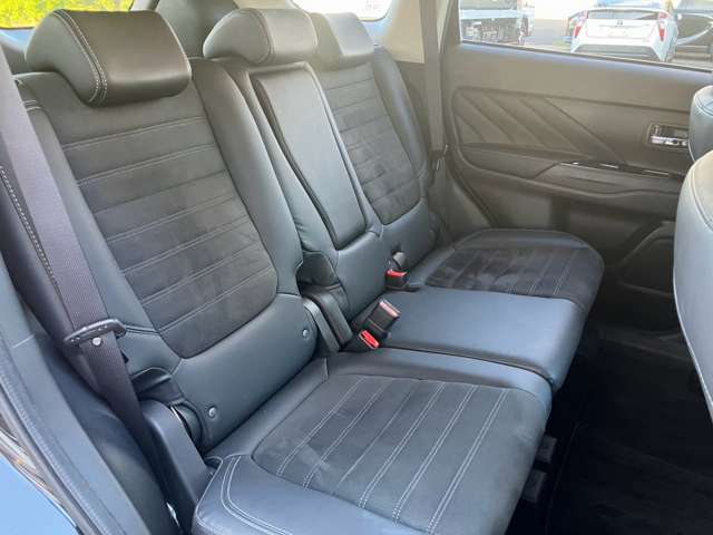 Mitsubishi Outlander PHEV 10