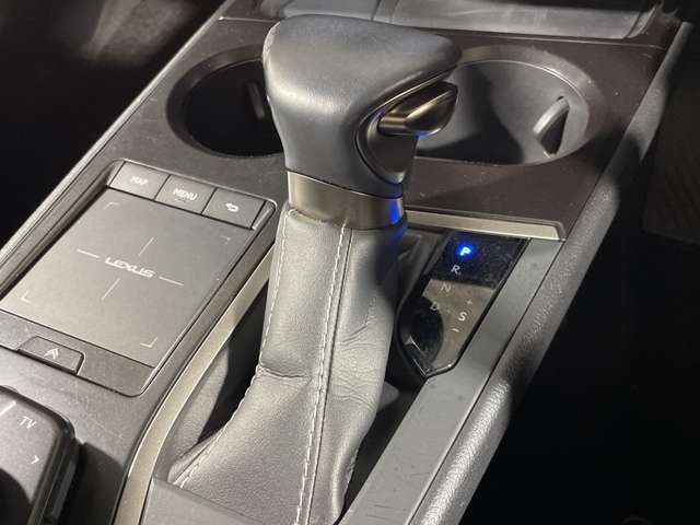 Lexus UX 12