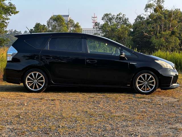 Toyota Prius α 11