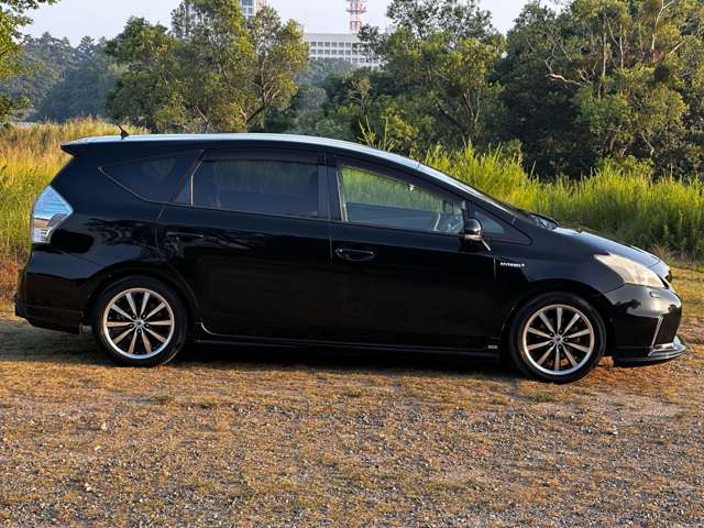 Toyota Prius α 12