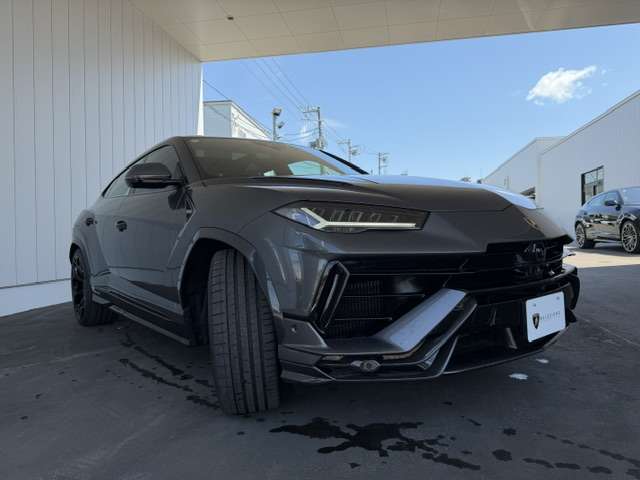 Lamborghini ウルス 3