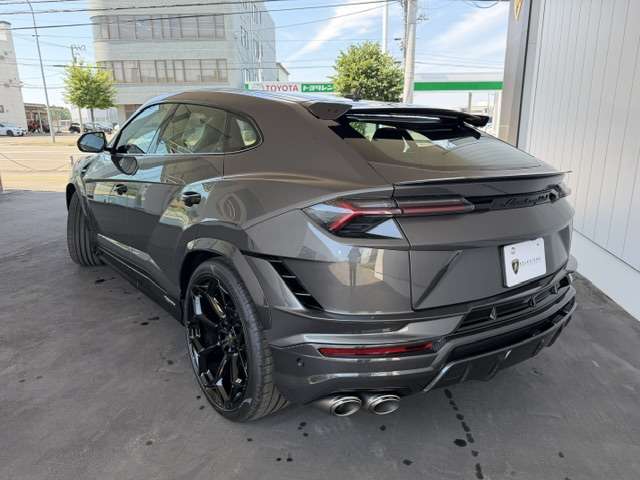 Lamborghini ウルス 6