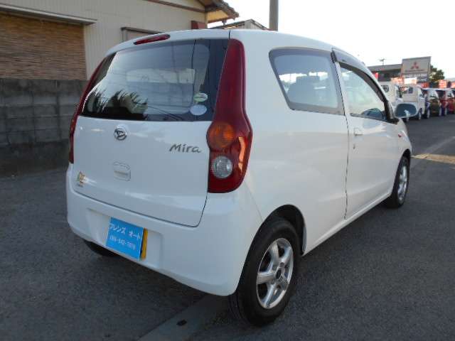 Daihatsu Mira 8