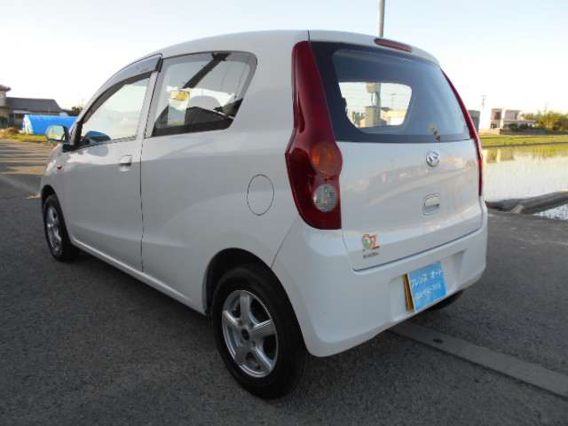 Daihatsu Mira 9