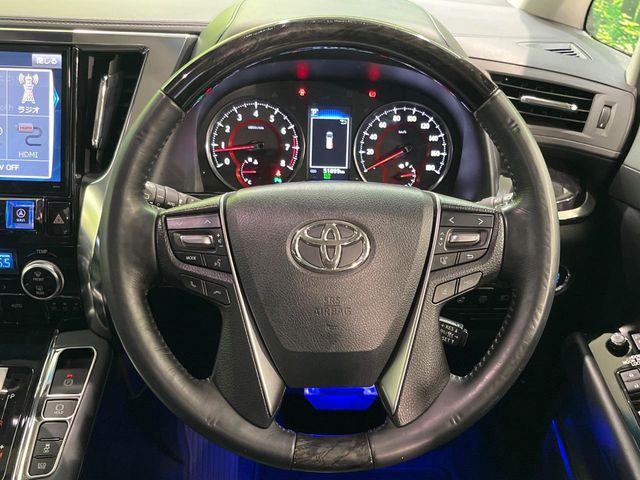 Toyota Alphard 12