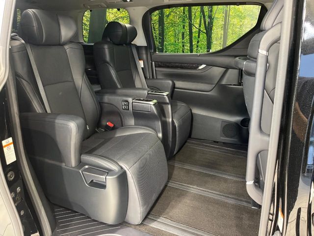 Toyota Alphard 9