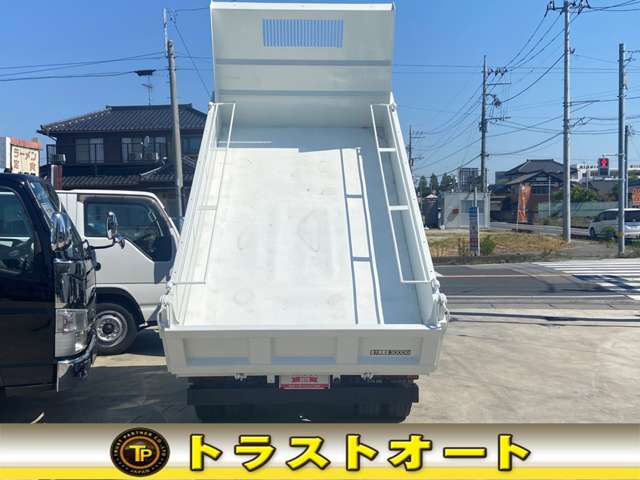 Isuzu Elf 8