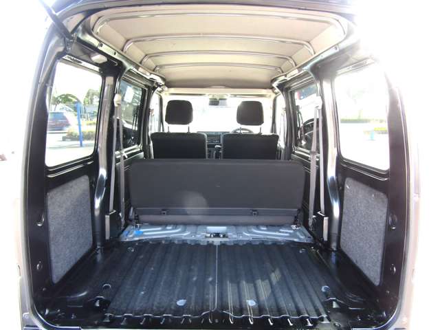 Daihatsu Hijet Cargo 8