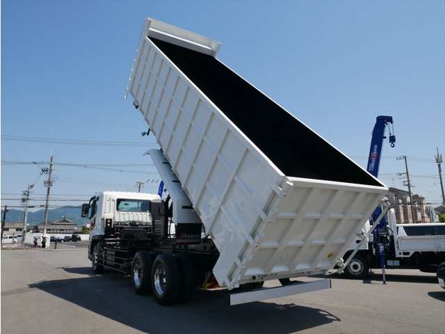 Mitsubishi Fuso Super Great 11