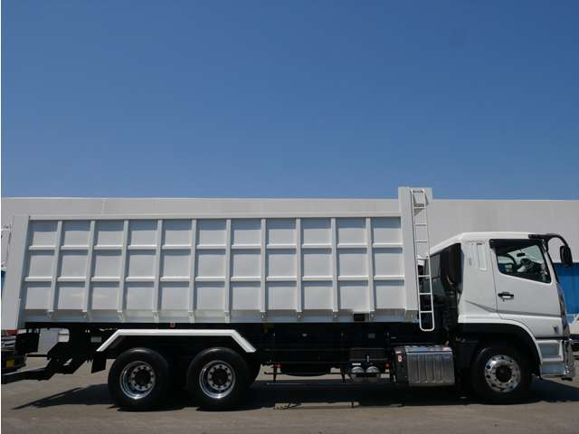 Mitsubishi Fuso Super Great 5