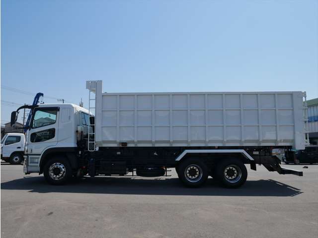 Mitsubishi Fuso Super Great 9