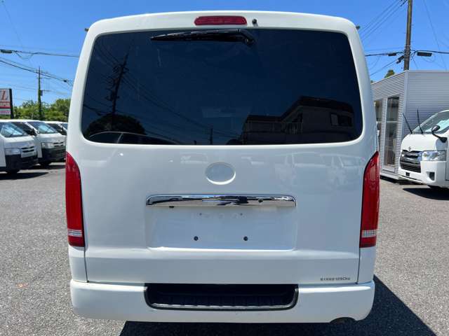 Toyota Hiace Van 11