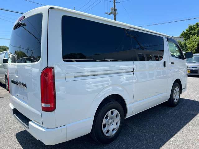 Toyota Hiace Van 12