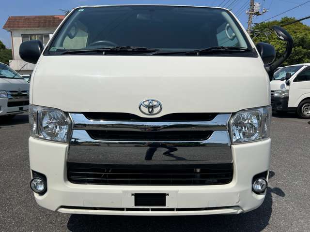 Toyota Hiace Van 5