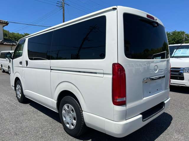 Toyota Hiace Van 10