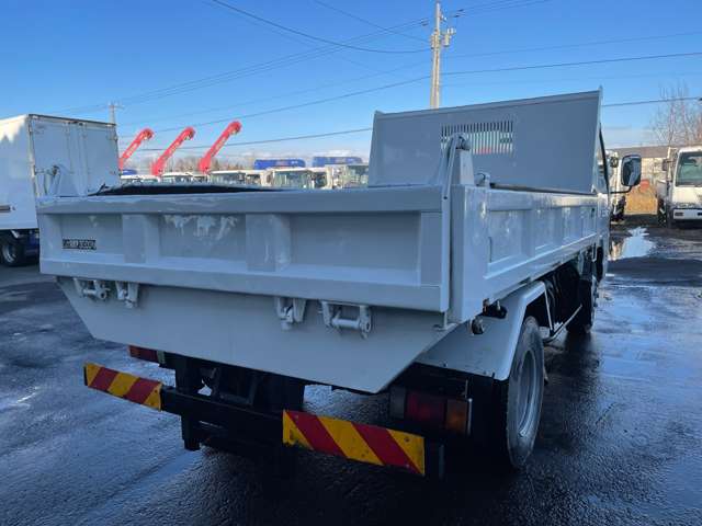 Isuzu Elf 6