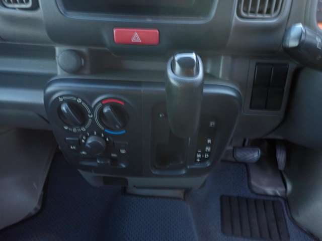 Nissan NV100 Clipper 10