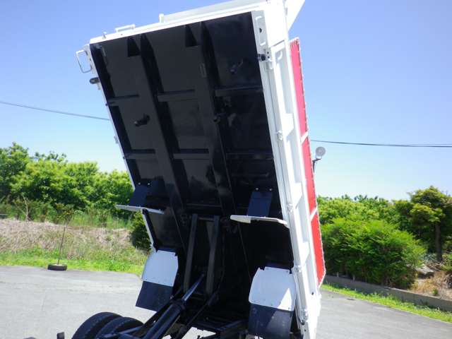 Hino Dutro 9