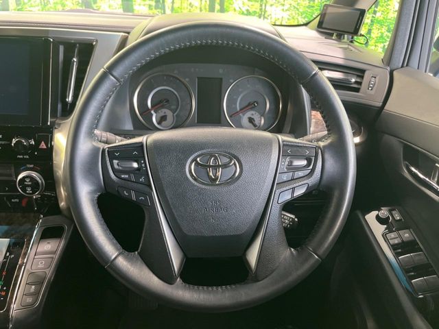 Toyota Alphard 12