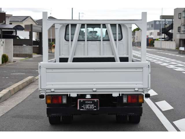 Isuzu Elf 11