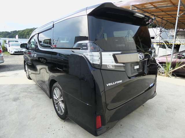 Toyota Vellfire 4