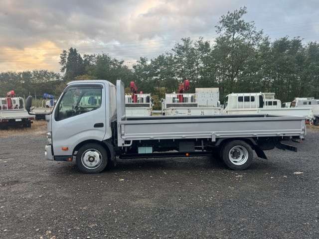 Hino Dutro 3
