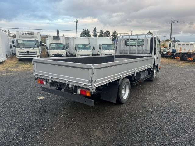 Hino Dutro 4