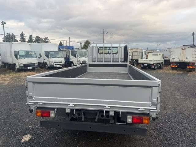 Hino Dutro 5