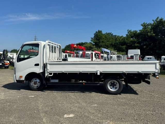 Hino Dutro 3