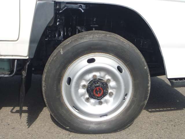Isuzu Elf 12