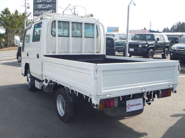 Isuzu Elf 7