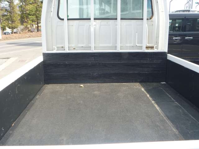 Isuzu Elf 8