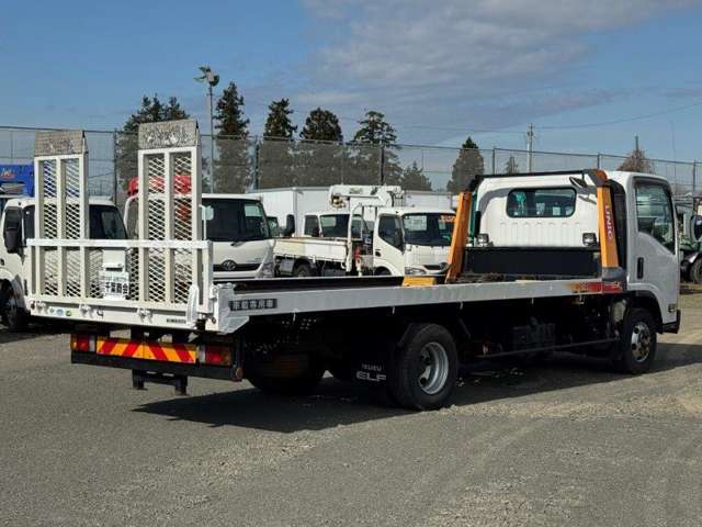 Isuzu Elf 4