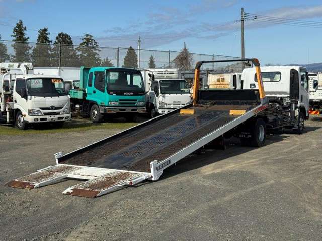 Isuzu Elf 8